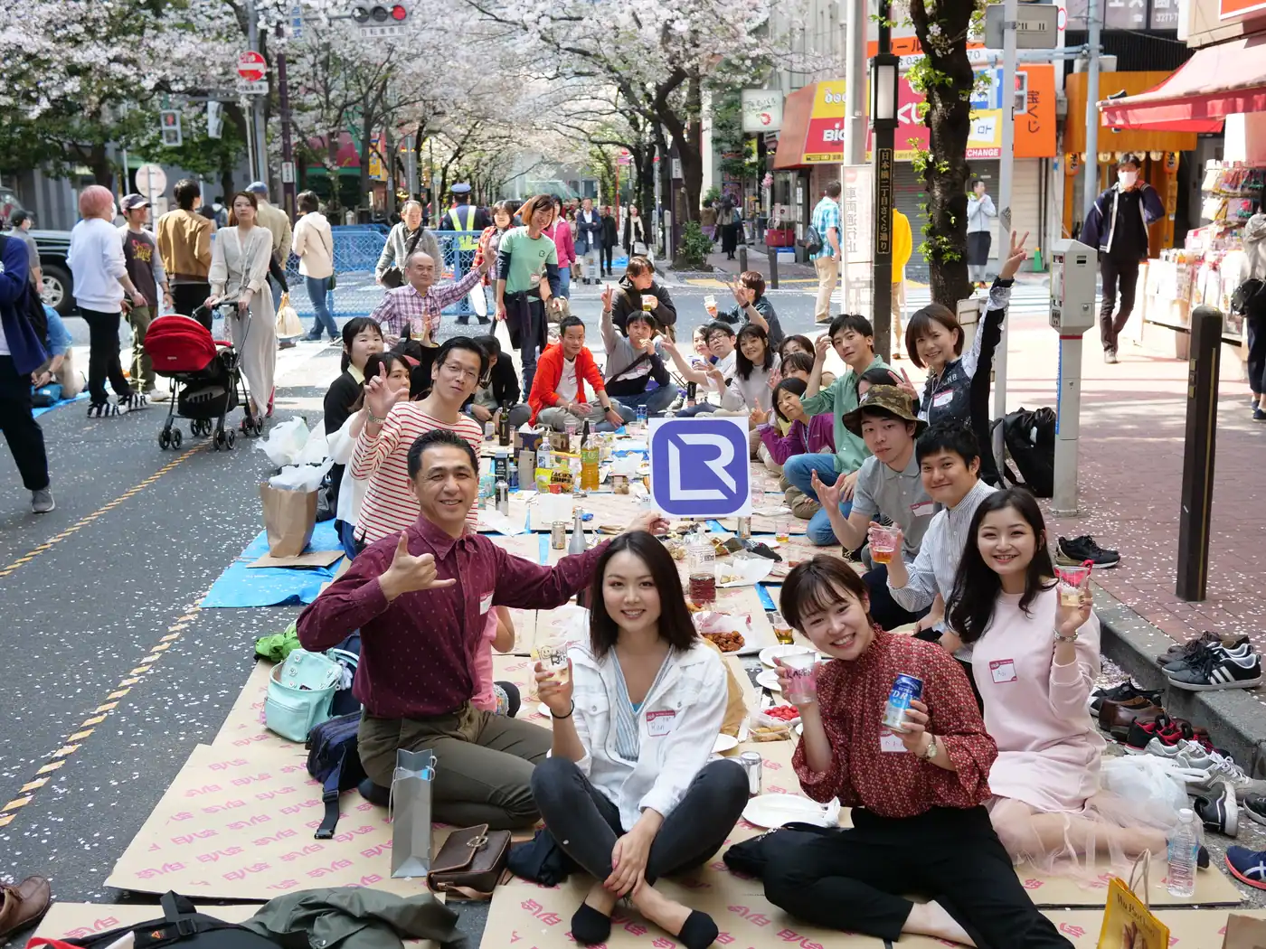 桜の下に集まったライブランナーたち